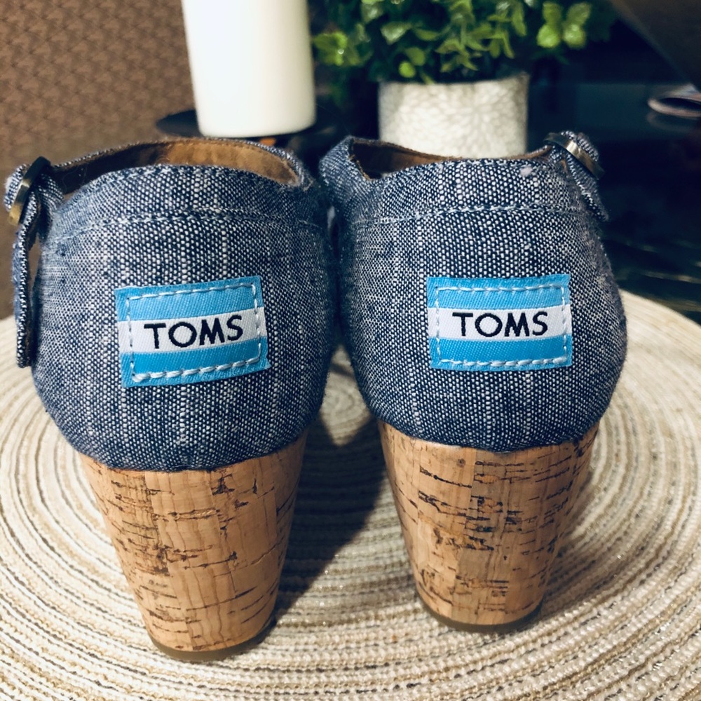 TOMS Espadrilles Size 8M.NEW